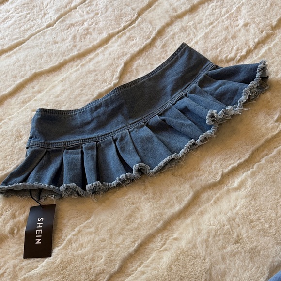 SHEIN Denim Mini Skirt with Belt - Picture 3 of 5